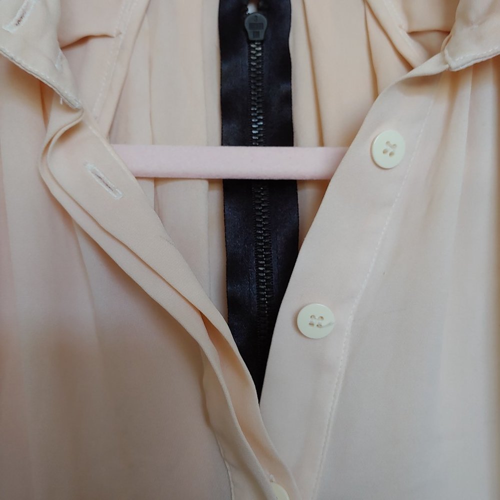Alive & Olivia dress with pale pink on top and pleated bell sleeves size S - Picture 4 of 13